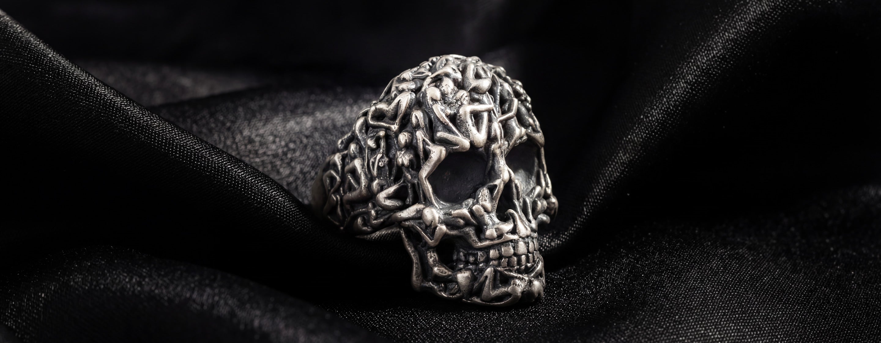 Eternal Gothic: Why Skull Jewelry Remains a Fashion Icon