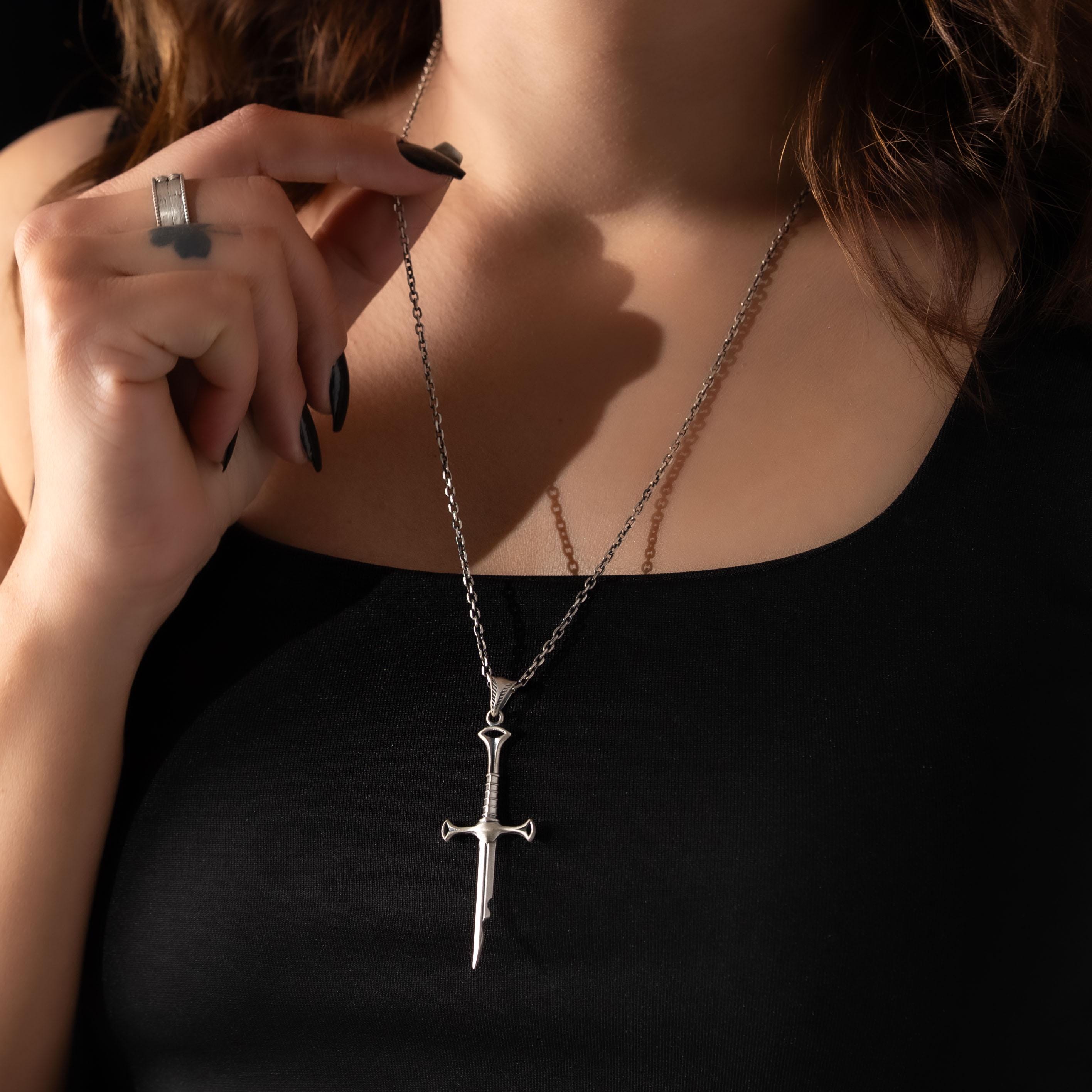 Segmented Linear Bladed Motif Necklace