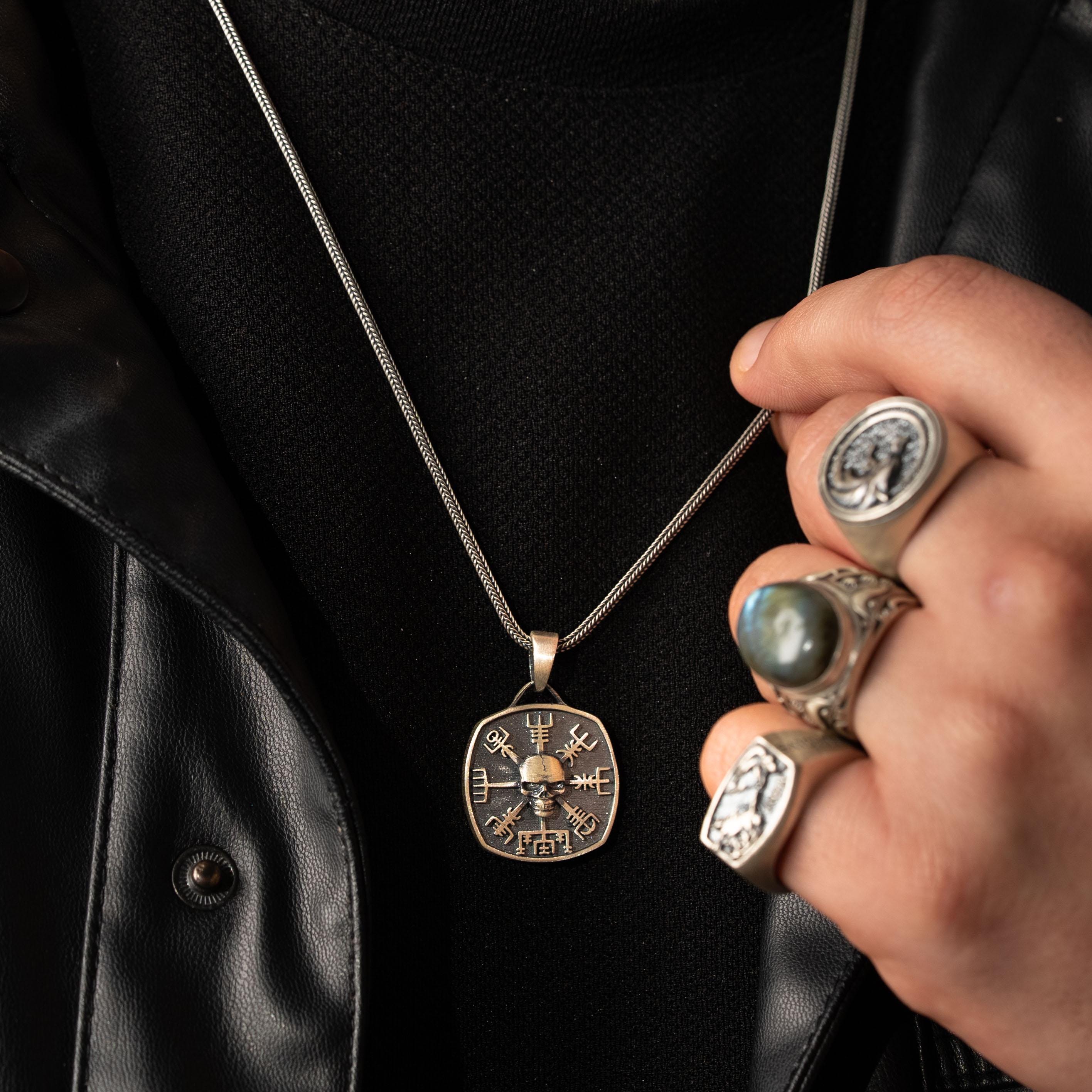 Viking Vegvisir Relief Skull Necklace