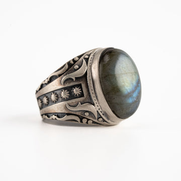 Labradorite Oval Relief Motif Ring