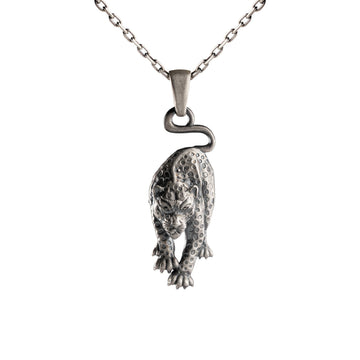 Sculpted Feline Head Motif Necklace
